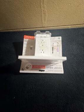 Sharper Image Socket Shelf Surge Protector with 6 Outlets and 2 USB Ports